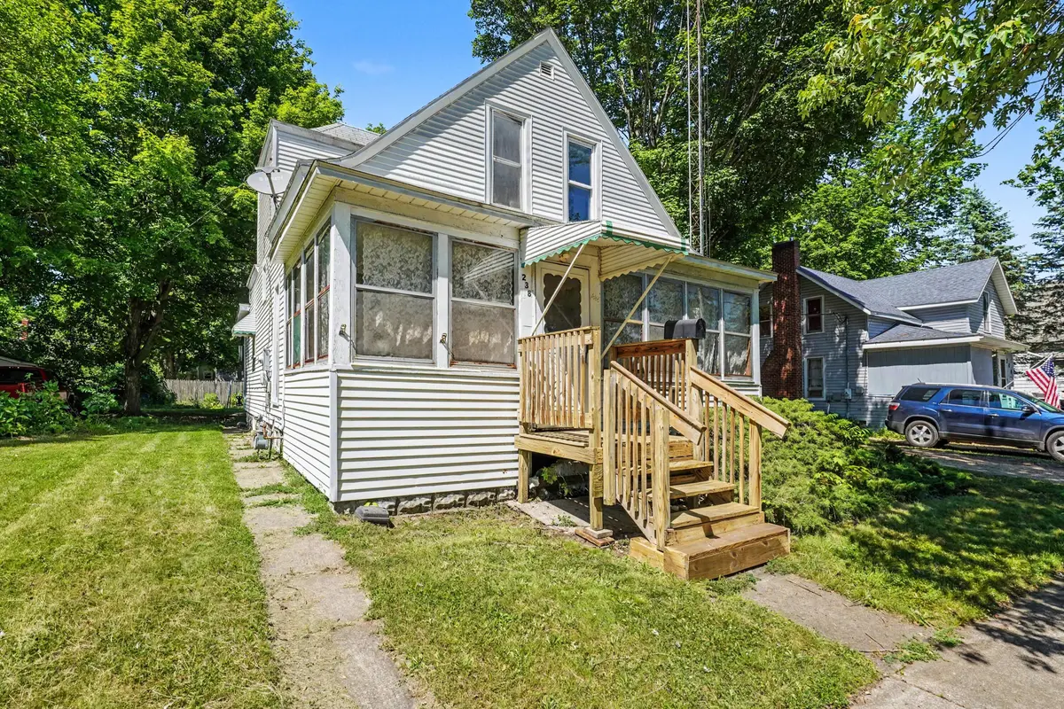 238 4th AVE, Three Rivers City, MI 49093