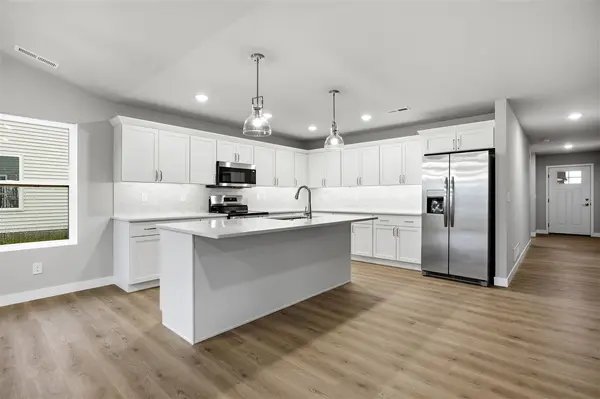 924 Eisenhower Blvd, North Liberty, IA 52317