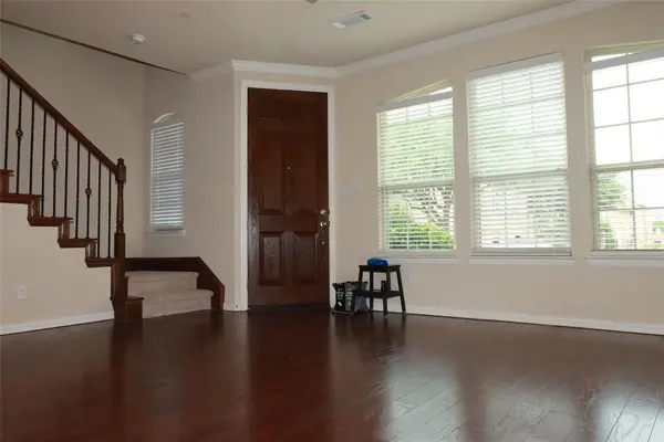 913 Shelby Lane, Lewisville, TX 75056