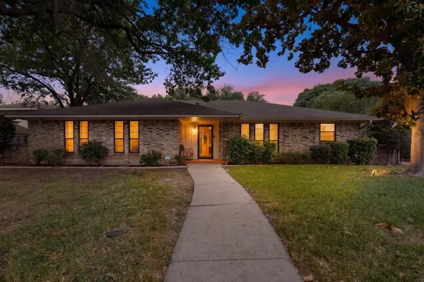 1305 Briarbrook Drive, Desoto, TX 75115