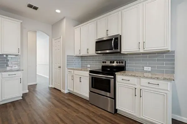 5240 Lake Grove Drive, Grand Prairie, TX 75052