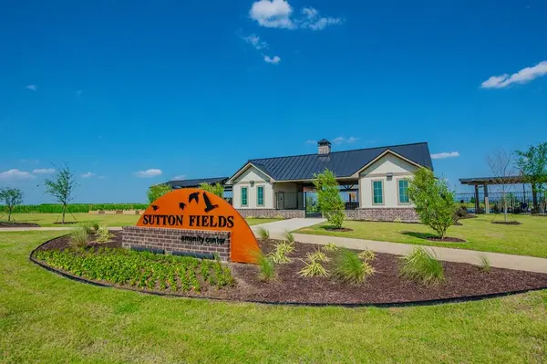 5020 Lily Creek Drive, Aubrey, TX 76227