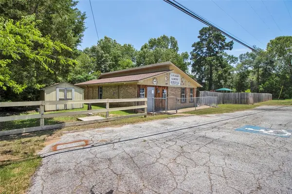 413 State Highway 323 E, Overton, TX 75684