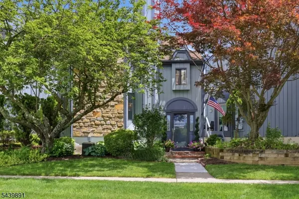 11 Trafalgar Ct, Washington Twp., NJ 07840