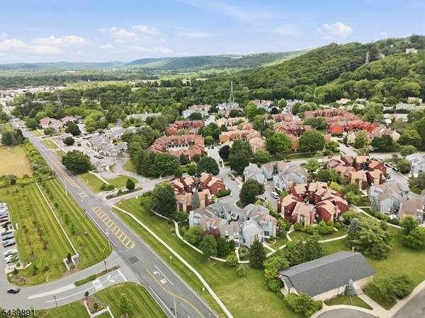 11 Trafalgar Ct, Washington Twp., NJ 07840
