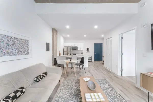 10 Commerce Ct #8H, Newark City, NJ 07102
