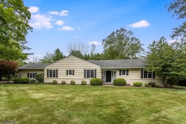 24 Brookfield Way, Mendham Boro, NJ 07945