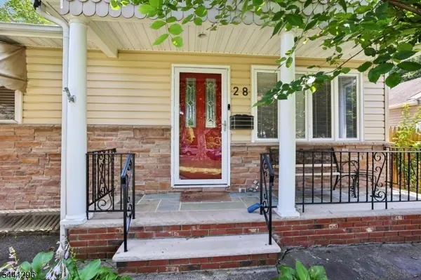 28 Warwick Cir, Springfield Twp., NJ 07081