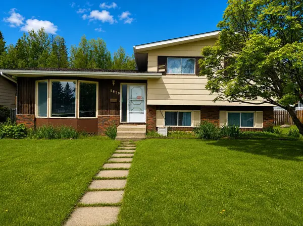 5620 57 ST, Rocky Mountain House, AB T4T1H7