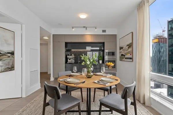 10 York ST #4105, Toronto C01, ON M5J 0E1