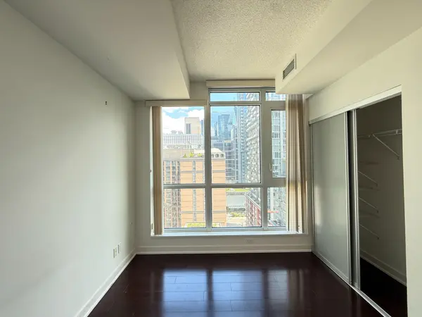 30 Nelson ST #1504, Toronto C01, ON M5V 0H5