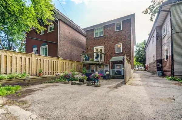 407 Woodbine AVE #2nd floor, Toronto E02, ON M4L 3P7