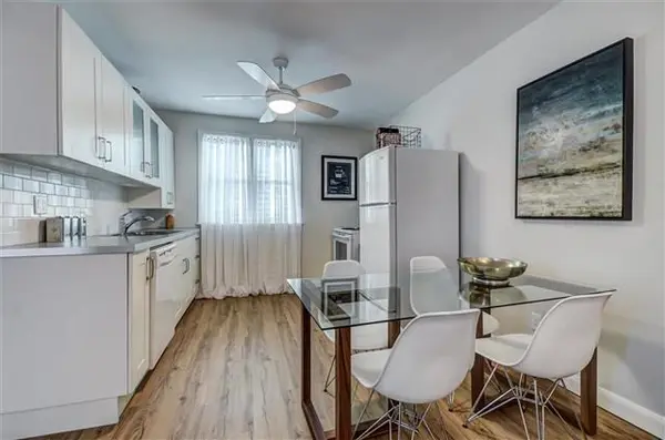 407 Woodbine AVE #2nd floor, Toronto E02, ON M4L 3P7