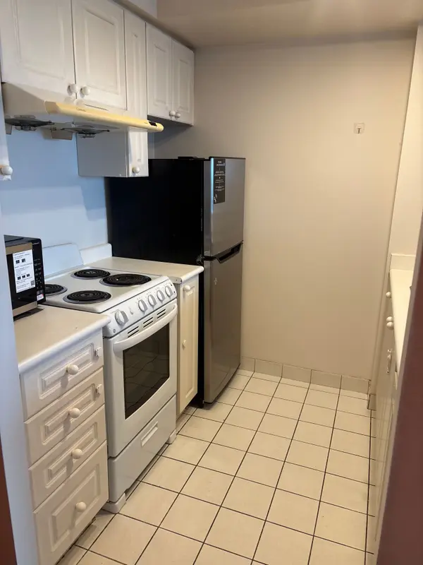 18 Lee Centre DR #2101, Toronto E09, ON M1H 3H5