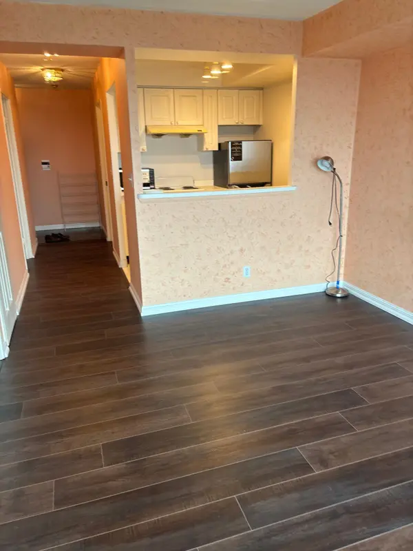 18 Lee Centre DR #2101, Toronto E09, ON M1H 3H5
