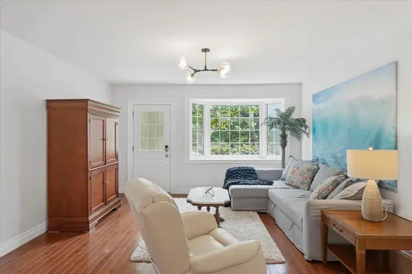 10 Victor DR, Whitchurch-stouffville, ON L4A 3G5