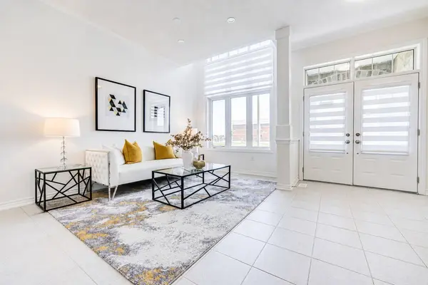 7 Charles White CT, East Gwillimbury, ON L9N 0T7