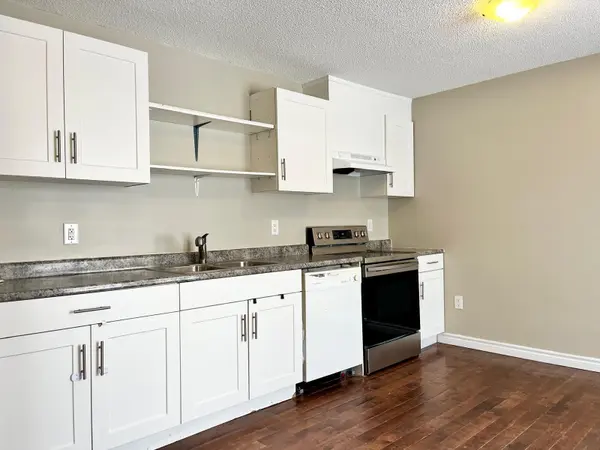 11 Chaucer CRES, Barrie, ON L4N 4T8