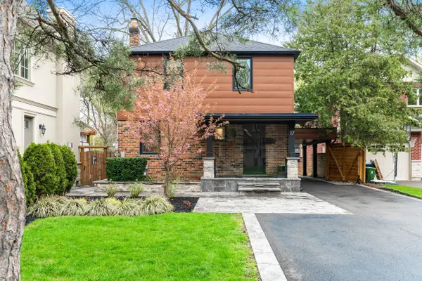17 Old Oak RD, Toronto W08, ON M9A 2V9