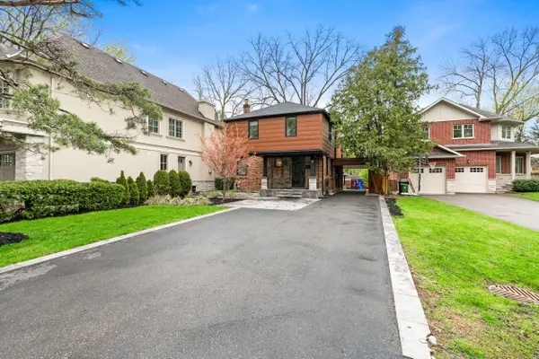 17 Old Oak RD, Toronto W08, ON M9A 2V9