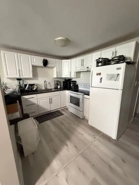 9 Ellen ST, Mississauga, ON L5M 1R8