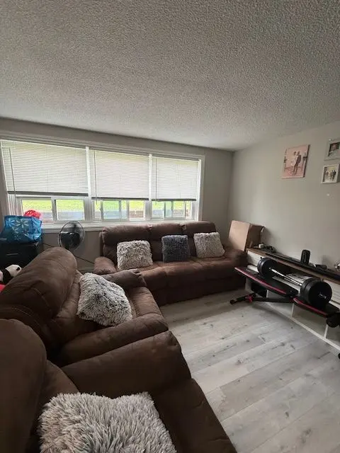 9 Ellen ST, Mississauga, ON L5M 1R8