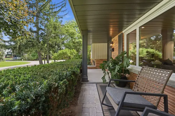 571 Leonard CT, Burlington, ON L7T 2P4