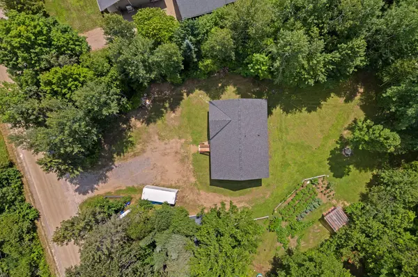 405 Calvin RD, Whitewater Region, ON K0J 1Y0