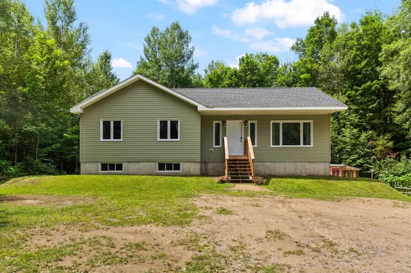 405 Calvin RD, Whitewater Region, ON K0J 1Y0