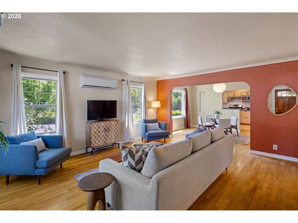 2490 EMERALD ST, Eugene, OR 97403