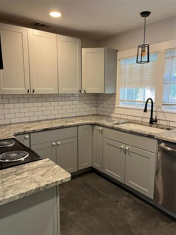 903 W 8th Street, Bonham, TX 75418
