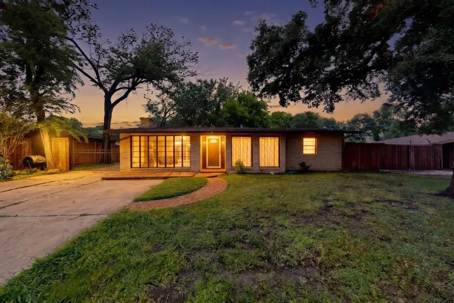 1903 Skylark Drive, Arlington, TX 76010
