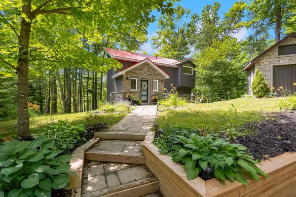 49 Huronwoods DR, Oro-medonte, ON L0K 1E0