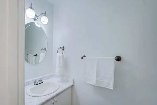 7 Chopin CT, Whitby, ON L1N 6C5