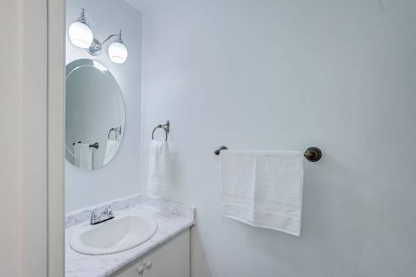 7 Chopin CT, Whitby, ON L1N 6C5