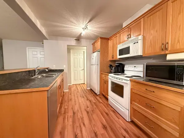 501 3 ST #103, Fox Creek, AB T0H 1P0