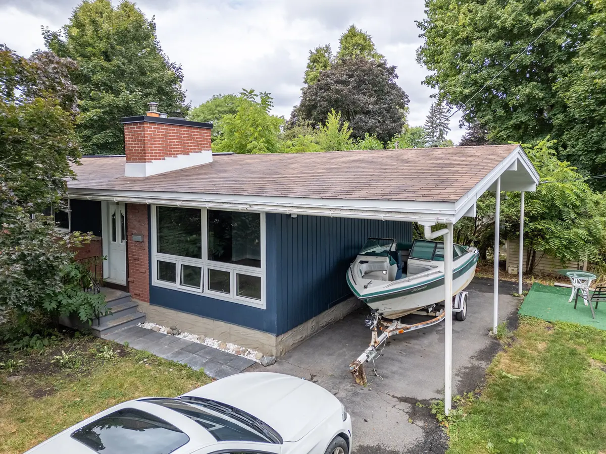 935 GOREN AVE, Elmvale Acres And Area, ON K1S 1N4