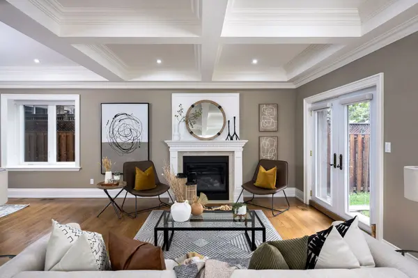31 Keane AVE, Toronto W08, ON M9B 2B8