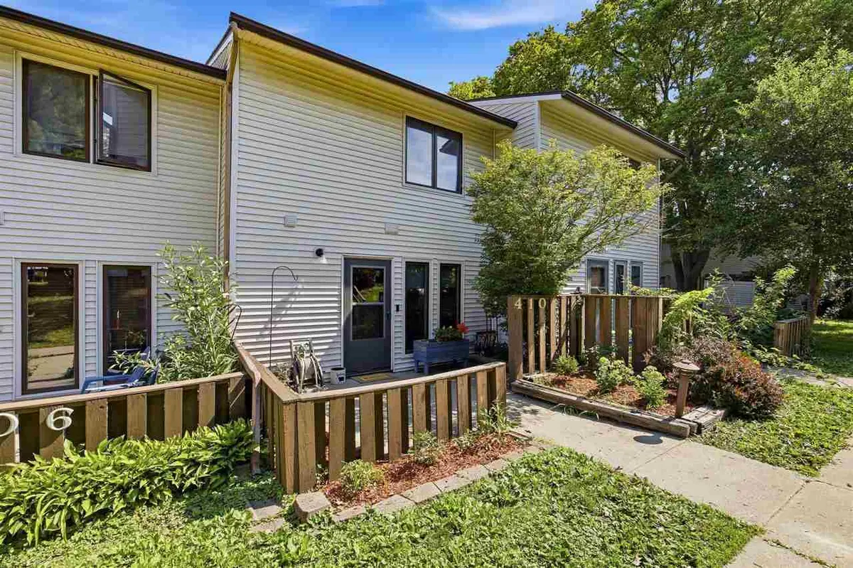 410 Hawaii Ct, Iowa City, IA 52246