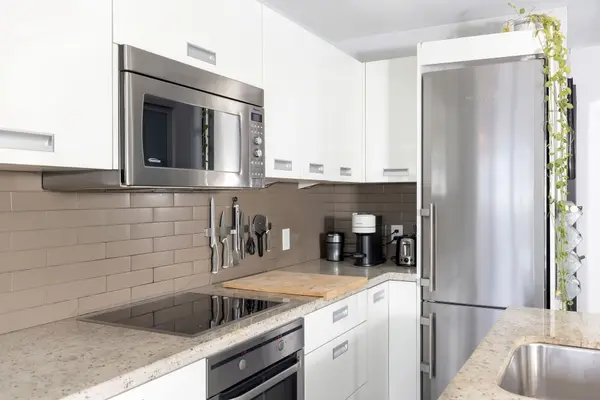 88 Park Lawn RD #1903, Toronto W06, ON M8Y 0B5