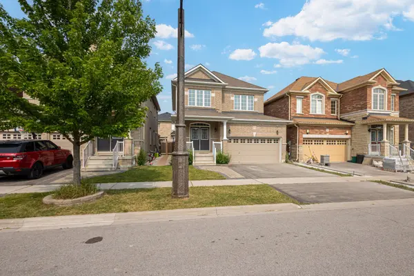 102 Creekland AVE, Whitchurch-stouffville, ON L4A 1X4