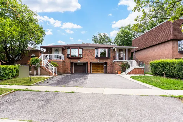 20 Zealand RD, Toronto W09, ON M9R 3W4