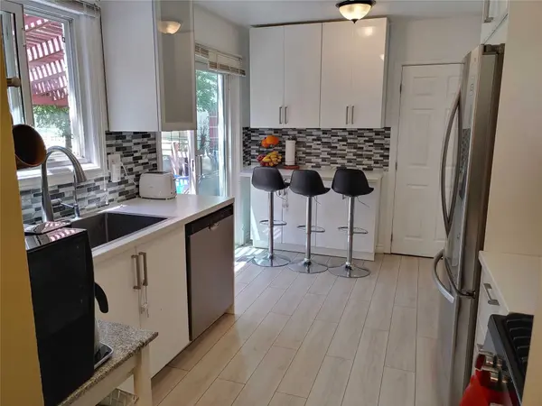96 Larch ST ##Upper, Hamilton, ON L8T 4P3