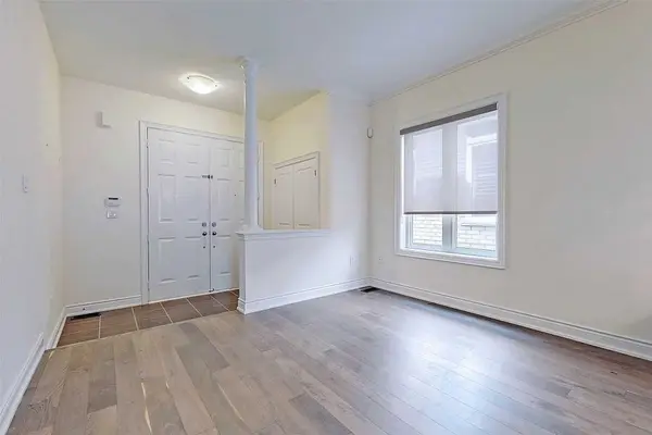 11 Mayapple LN, Richmond Hill, ON L4E 1B8