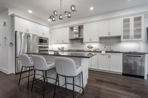 14 Queen Mary CT, Vaughan, ON L4L 0H9