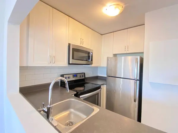 170 Grove ST E #302, Barrie, ON L4M 2P7