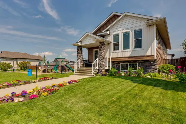 74 Mackenzie CRES, Lacombe, AB T4L 0B3