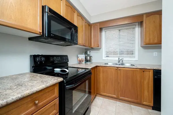 665 Thompson RD S, Milton, ON L9T 5W8