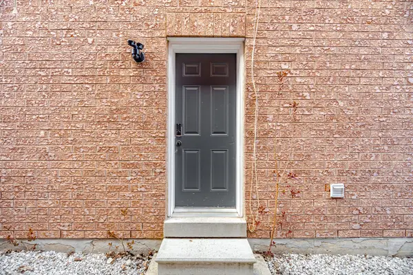 3277 Paul Henderson DR, Mississauga, ON L5M 0H5