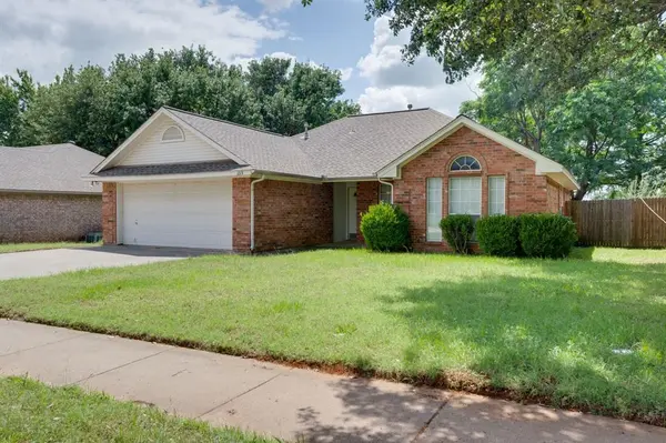 215 Linda Street, Aubrey, TX 76227
